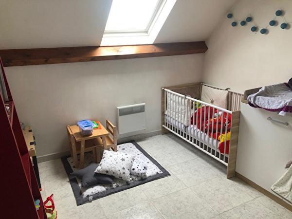 A LOUER TIERCE Appt T4 de 76 m2 au 1er étage avec garage