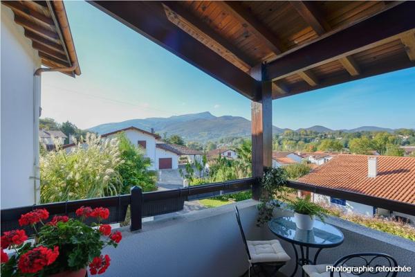 Maison néo-basque à Ascain - 4 chambres sur 3 niveaux, 2 studios locatifs