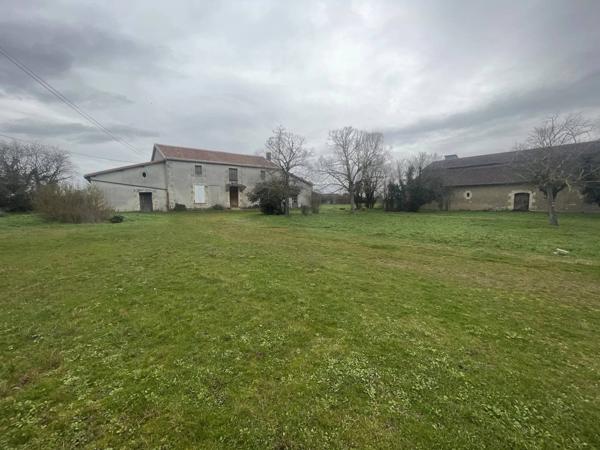 Propriété de maître à rénover – Nombreuses dépendances