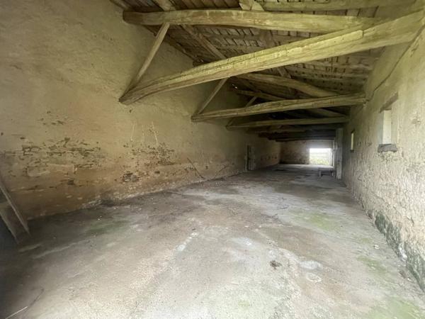 Propriété de maître à rénover – Nombreuses dépendances