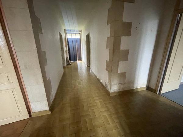 Propriété de maître à rénover – Nombreuses dépendances