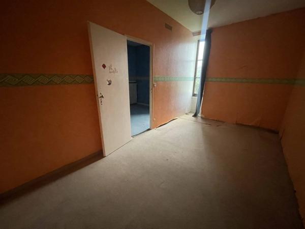 Propriété de maître à rénover – Nombreuses dépendances