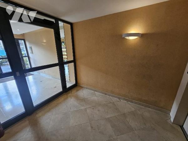 PONT L'EVEQUE proche centre-ville à louer F2 de 47m2