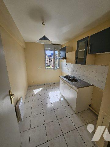 PONT L'EVEQUE proche centre-ville à louer F2 de 47m2
