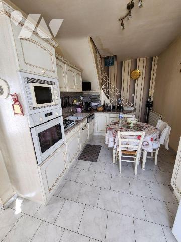 Une maison d'habitation comprenant ;
Au rez-de-chaussée : cuisine, salle à manger, deux chambr...