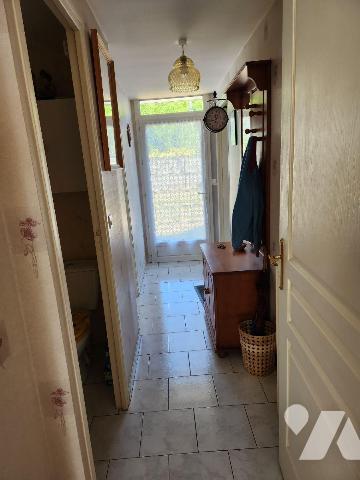 Une maison d'habitation comprenant ;
Au rez-de-chaussée : cuisine, salle à manger, deux chambr...