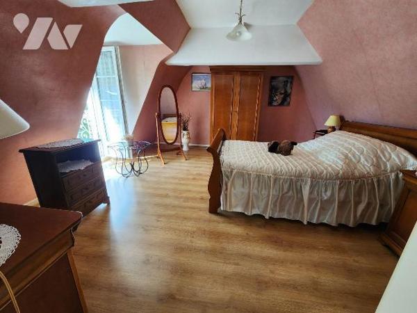 Une maison d'habitation comprenant ;
Au rez-de-chaussée : cuisine, salle à manger, deux chambr...