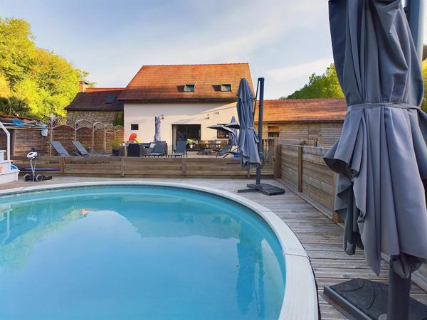 Superbe rénovation pour cette maison en pierre avec potentiel de revenus près de Beynac
