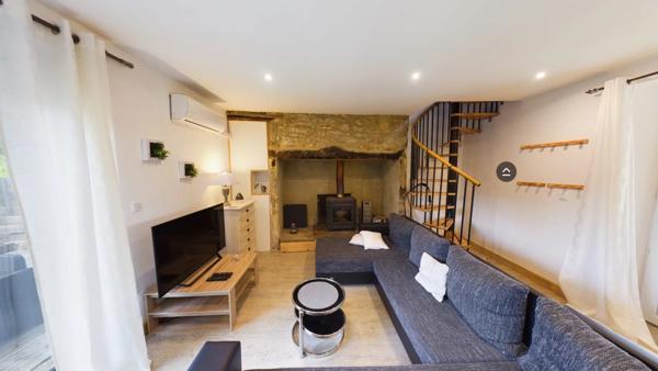 Superbe rénovation pour cette maison en pierre avec potentiel de revenus près de Beynac