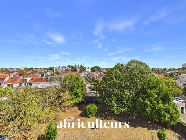 Appartement meublé de 75,67m2 Calme d'une avenue privée Balcon Dernier étage en location à Nantes (44100)