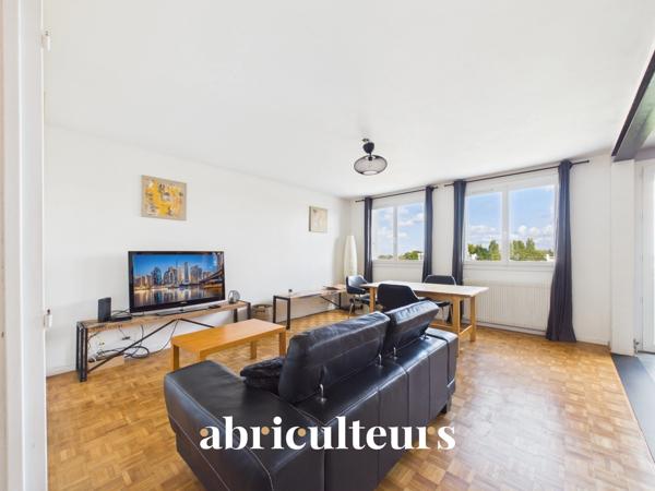 Appartement meublé de 75,67m2 Calme d'une avenue privée Balcon Dernier étage en location à Nantes (44100)