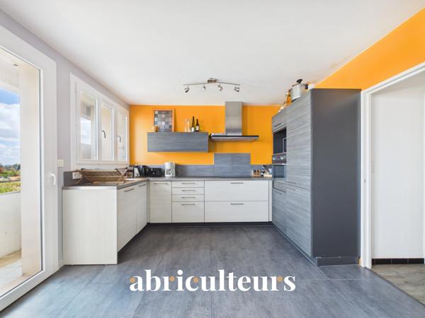 Appartement meublé de 75,67m2 Calme d'une avenue privée Balcon Dernier étage en location à Nantes (44100)