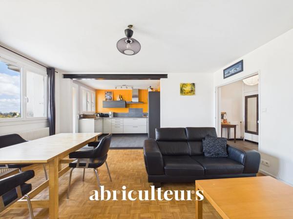 Appartement meublé de 75,67m2 Calme d'une avenue privée Balcon Dernier étage en location à Nantes (44100)