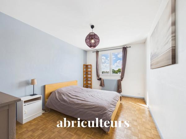 Appartement meublé de 75,67m2 Calme d'une avenue privée Balcon Dernier étage en location à Nantes (44100)