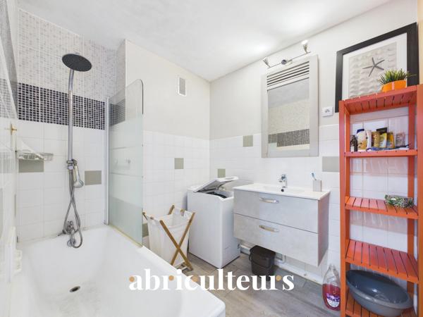 Appartement meublé de 75,67m2 Calme d'une avenue privée Balcon Dernier étage en location à Nantes (44100)