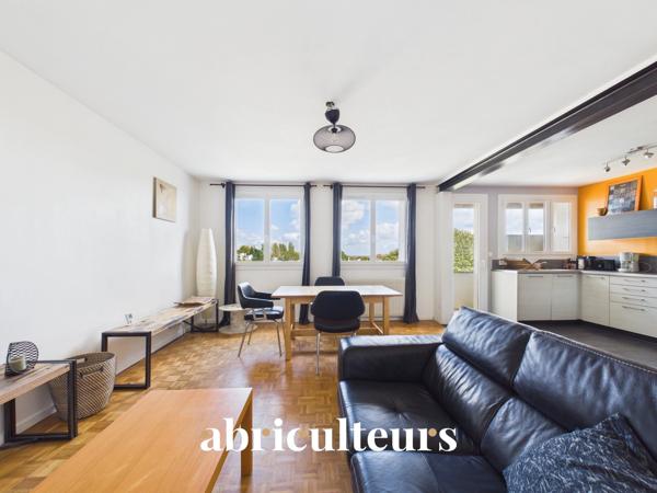 Appartement meublé de 75,67m2 Calme d'une avenue privée Balcon Dernier étage en location à Nantes (44100)