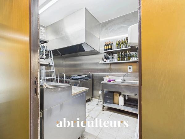 PARIS 12 BASTILLE / RUE DE CHARENTON : MURS TOUS COMMERCES 76M² EMPLACEMENT PRIME AVEC TERRASSE