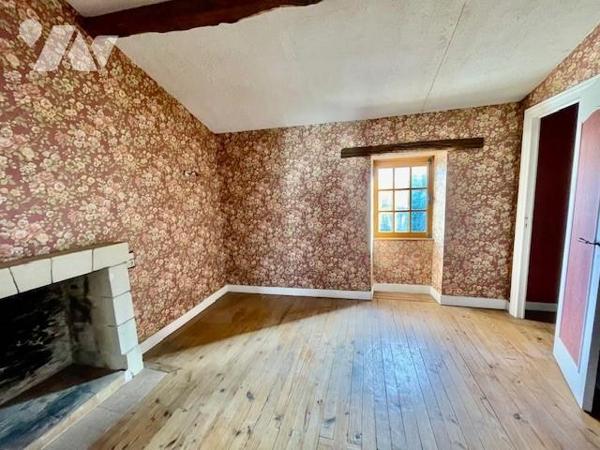 LES SORINIERES , maison en pierre de type T3