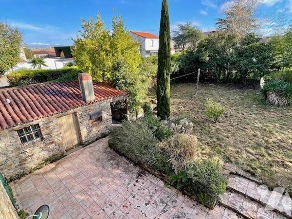 LES SORINIERES , maison en pierre de type T3