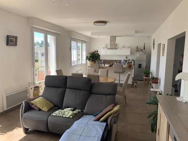 Immeuble avec garages