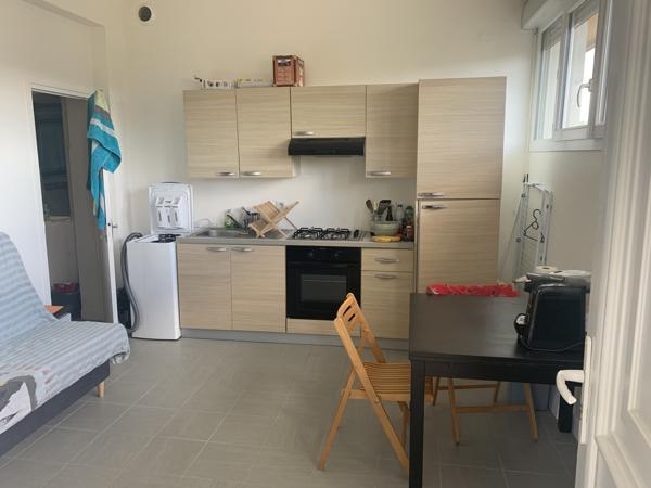Immeuble avec garages