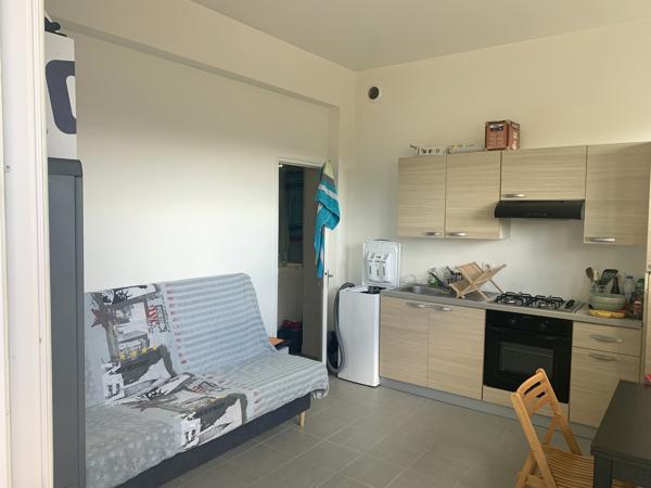 Immeuble avec garages