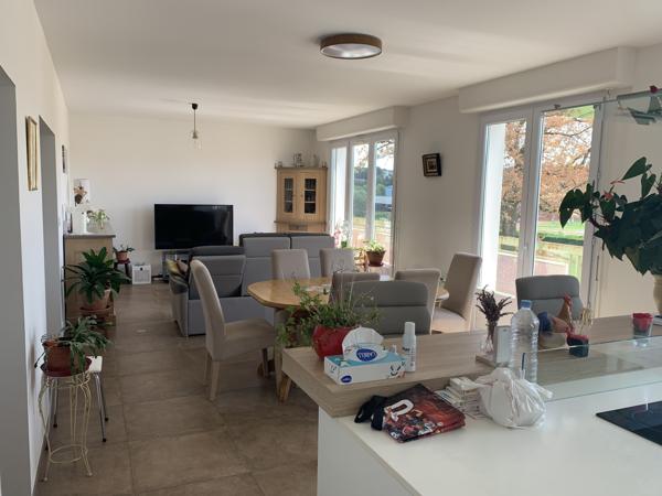 Immeuble avec garages