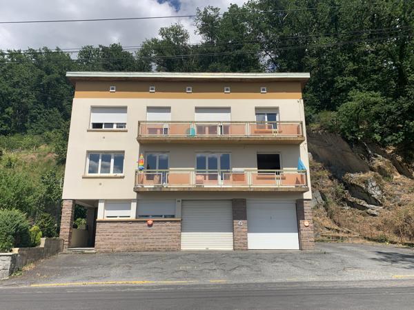 Immeuble avec garages