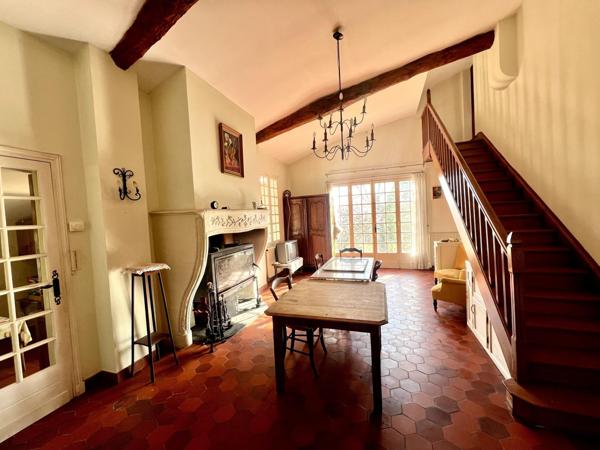 Maison de ville dans un village de campagne