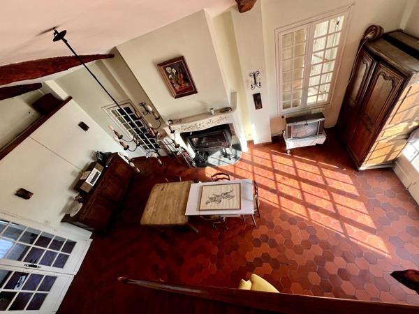 Maison de ville dans un village de campagne