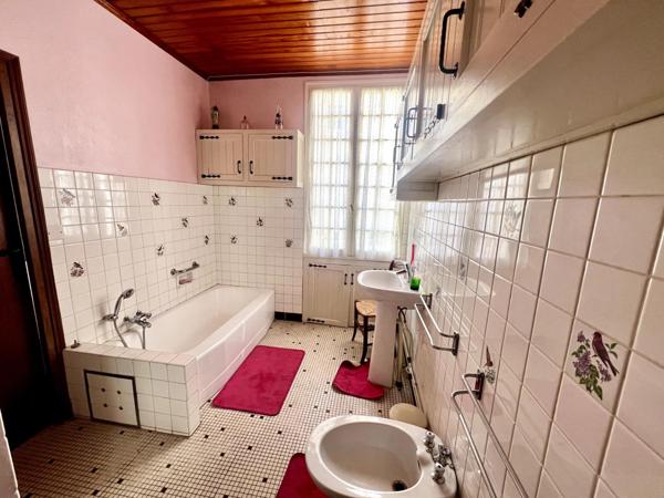 Maison de ville dans un village de campagne