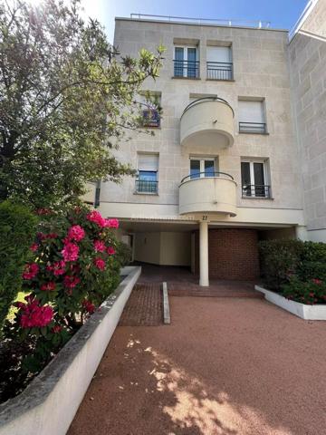 Vente                                                      Appartement
                        
                     5 pièces                      103 m2                     à Fontenay-Aux-Roses