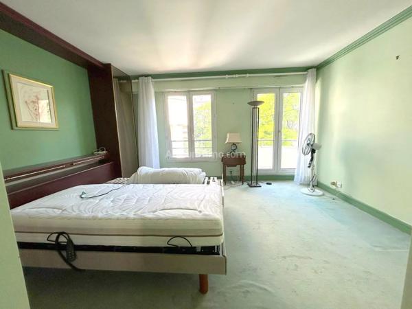 Vente                                                      Appartement
                        
                     5 pièces                      103 m2                     à Fontenay-Aux-Roses