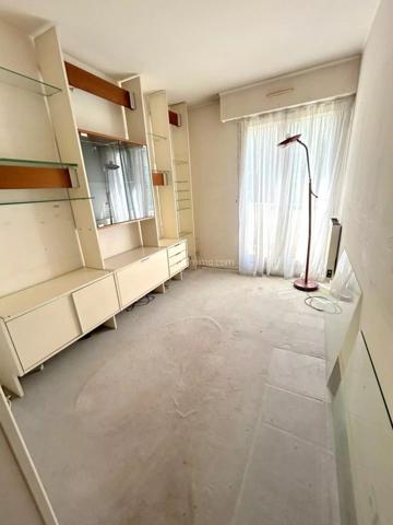Vente                                                      Appartement
                        
                     5 pièces                      103 m2                     à Fontenay-Aux-Roses