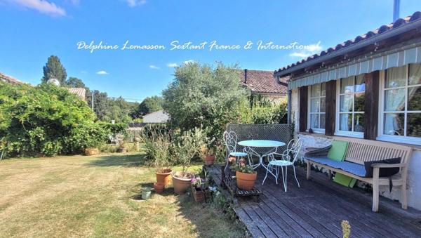 Trois maisons de charme en pierre  un lieu, mille possibilités