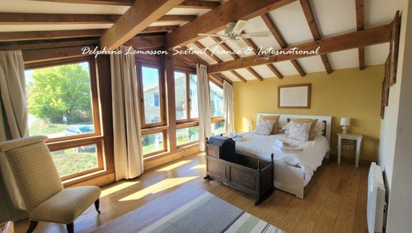 Trois maisons de charme en pierre  un lieu, mille possibilités