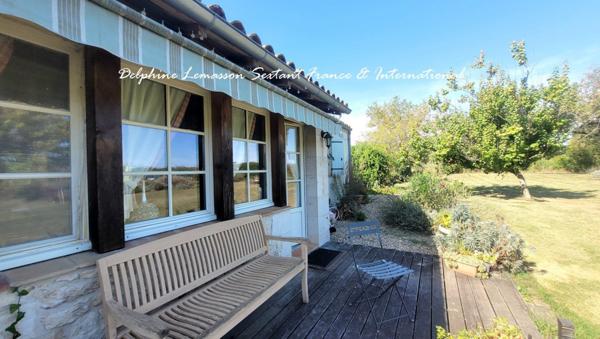 Trois maisons de charme en pierre  un lieu, mille possibilités