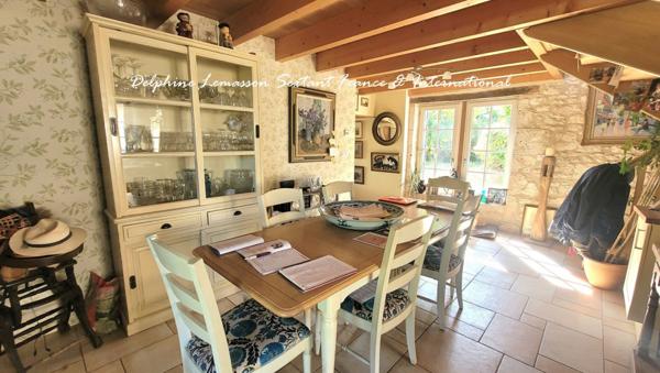 Trois maisons de charme en pierre  un lieu, mille possibilités