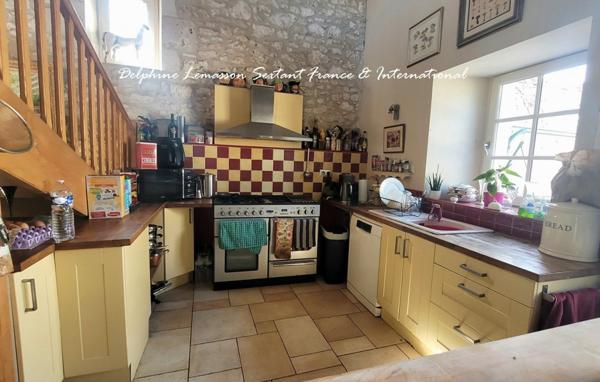 Trois maisons de charme en pierre  un lieu, mille possibilités