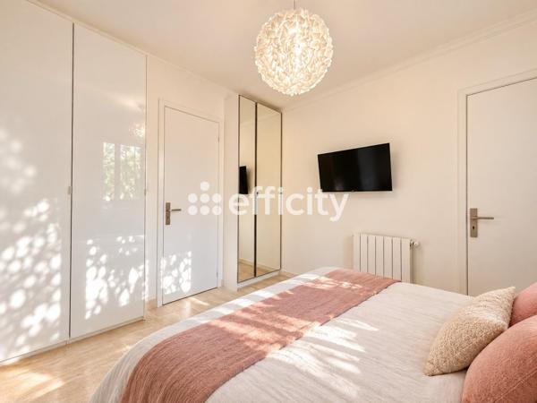 Maison
         4 pièces
        - 175 m² 770 000 € *