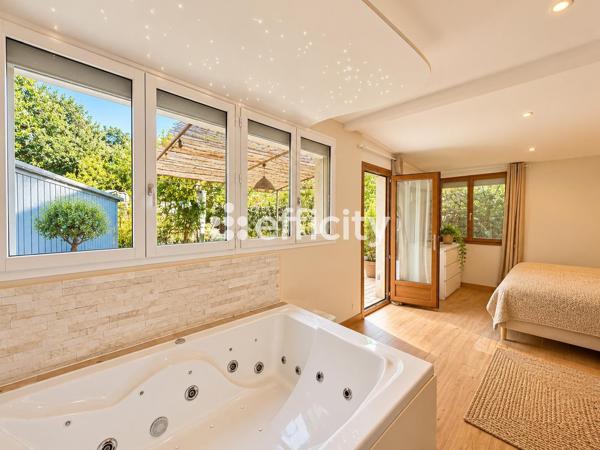 Maison
         4 pièces
        - 175 m² 770 000 € *