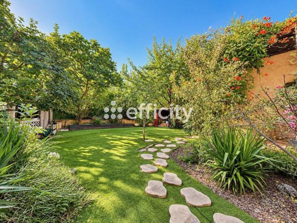 Maison
         4 pièces
        - 175 m² 770 000 € *