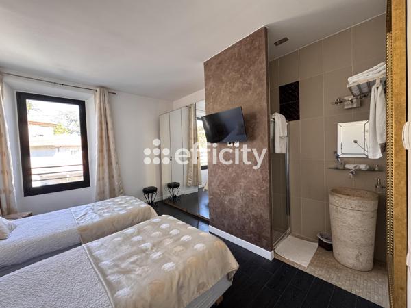 Maison
         6 pièces
        - 260 m² Bien prestige 1 095 000 € *
