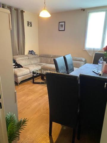 PROCHE COMMODITES !!
Appartement de type F' comprenant entrée, séjour, trois chambres, cuisine aménagée, salle de bains, water-closets et balcon.

IDEAL FAMILLE OU INVESTISSEURS !!
