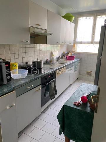 PROCHE COMMODITES !!
Appartement de type F' comprenant entrée, séjour, trois chambres, cuisine aménagée, salle de bains, water-closets et balcon.

IDEAL FAMILLE OU INVESTISSEURS !!