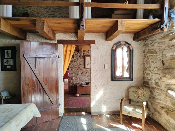 Maison en pierre atypique