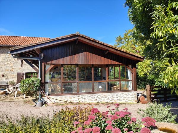 Maison en pierre atypique