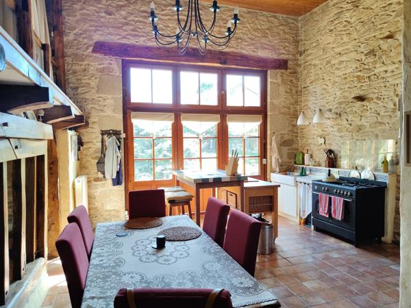 Maison en pierre atypique