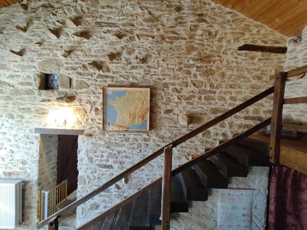 Maison en pierre atypique