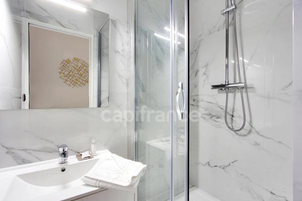 Appartement à louer 4 pièces meublé  PARIS 17EME ARRONDISSEMENT (75)